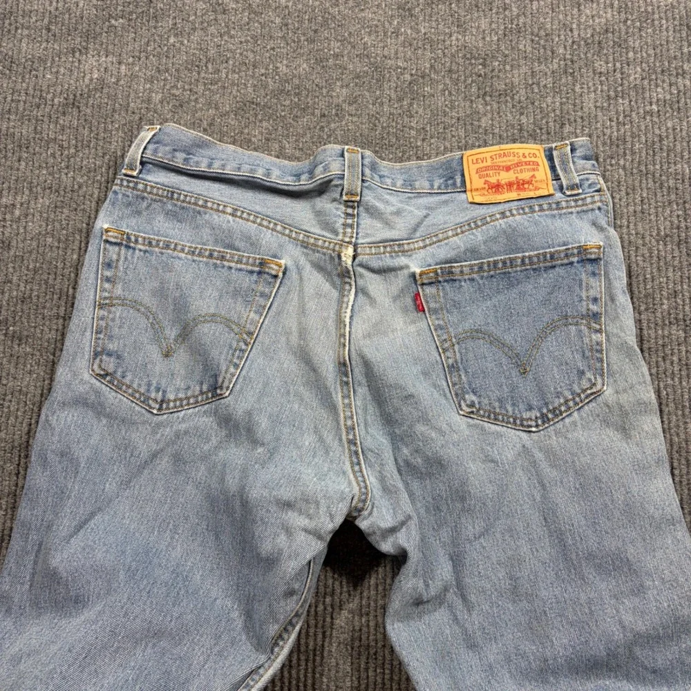 Levi 505 Jeans Mens 36x32 Regular Fit Light Wash Blue Denim Straight Leg Cotton